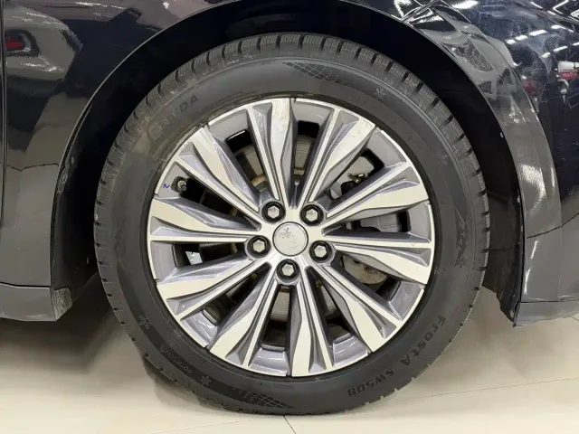 Hongqi E-QM5 — Фото автомобиля 8