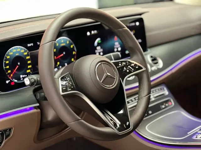 Mercedes-Benz E-Class — Фото автомобиля 7