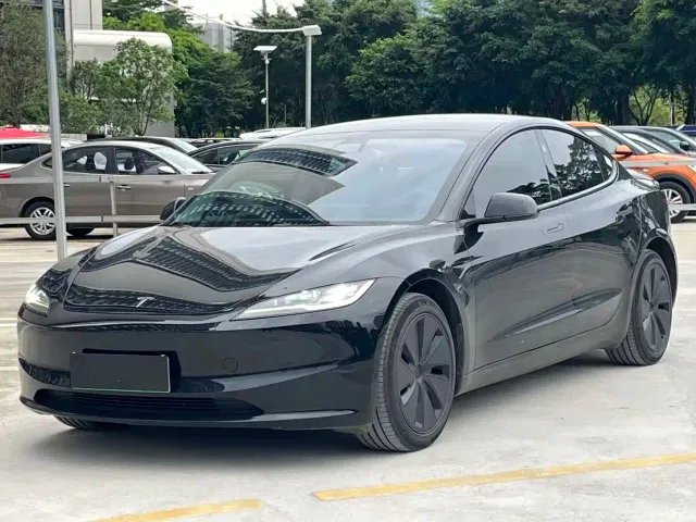 Фотография автомобиля — Tesla Model 3