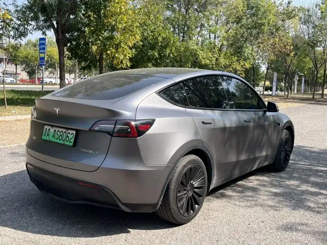 Tesla Model Y — Фото автомобиля 3