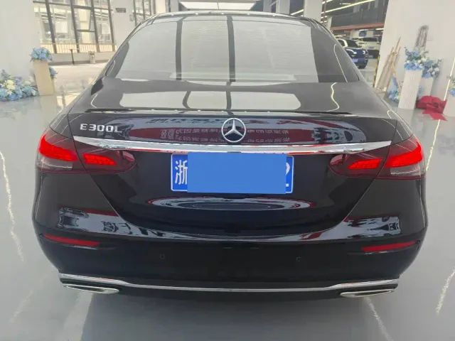 Mercedes-Benz E-Class — Фото автомобиля 12