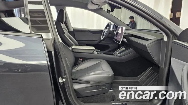Tesla Model Y — Фото автомобиля 11