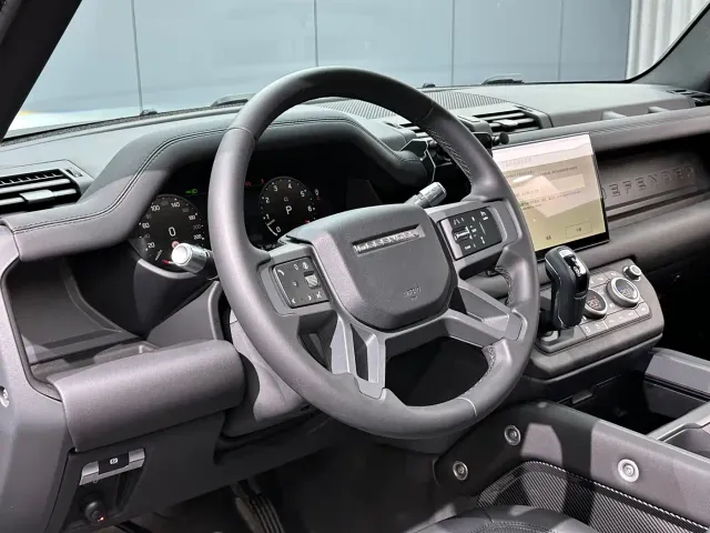 Land Rover Defender — Фото автомобиля 13