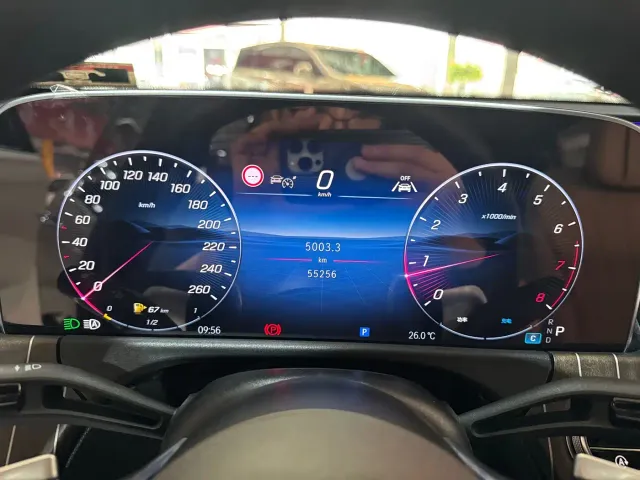 Mercedes-Benz E-Class — Фото автомобиля 18