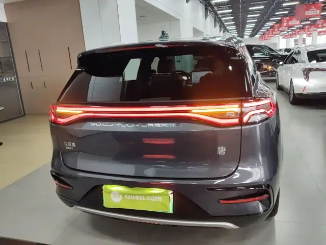 BYD Tang — Фото автомобиля 5