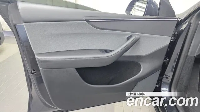 Tesla Model Y — Фото автомобиля 13