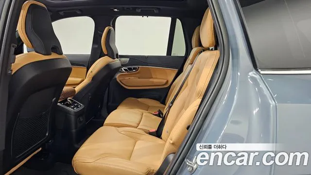 Вольво XC90 — Фото автомобиля 6