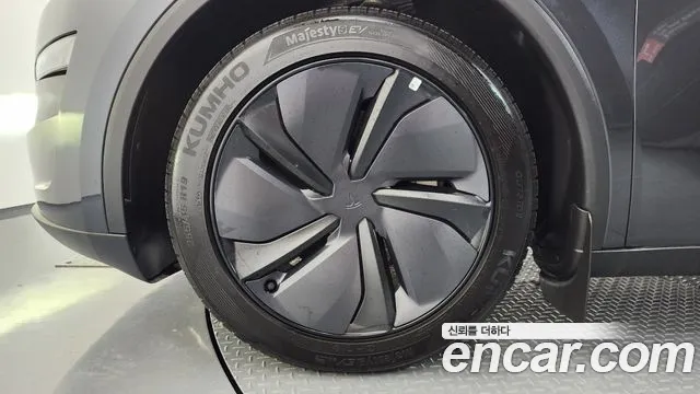 Tesla Model Y — Фото автомобиля 4