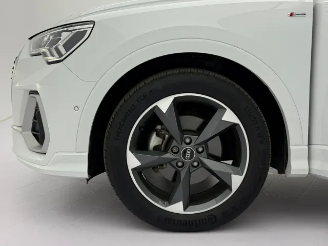 Audi Q3 — Фото автомобиля 11