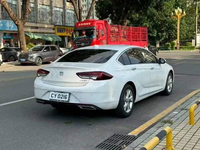 Buick Regal — Фото автомобиля 7