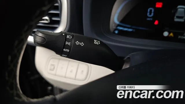Hyundai Venue — Фото автомобиля 17
