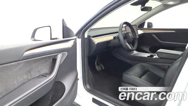 Tesla Model Y — Фото автомобиля 10