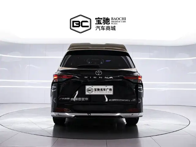 Toyota Sienna — Фото автомобиля 4