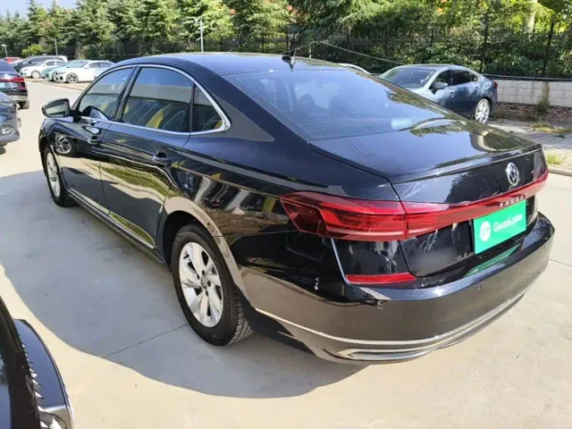 Volkswagen Passat — Фото автомобиля 4