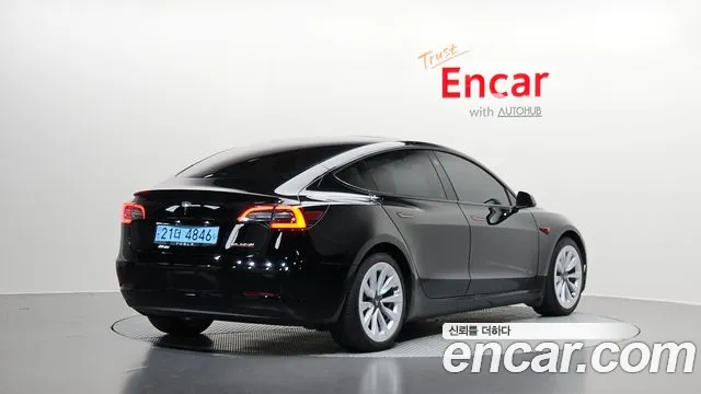 Tesla Model 3 — Фото автомобиля 2