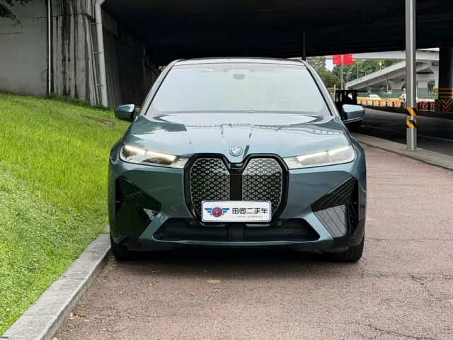 BMW iX — Фото автомобиля 2