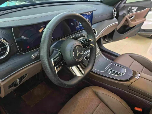 Mercedes-Benz E-Class — Фото автомобиля 8