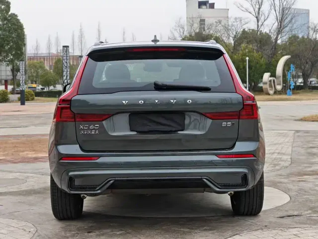 Volvo XC60 — Фото автомобиля 8