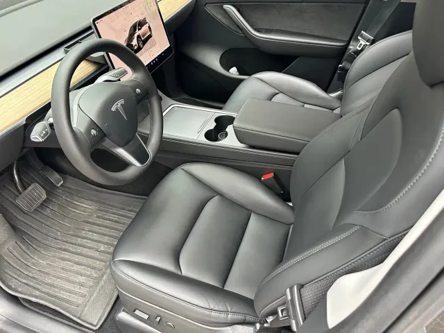 Tesla Model Y — Фото автомобиля 13