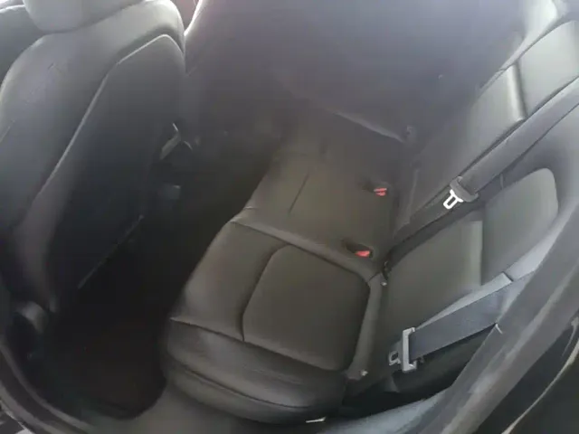 Tesla Model Y — Фото автомобиля 16