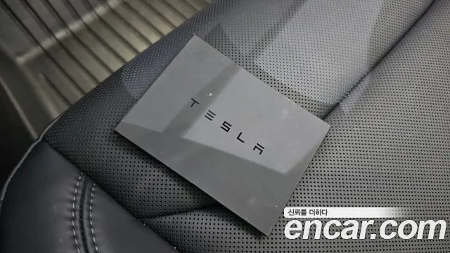 Tesla Model Y — Фото автомобиля 30