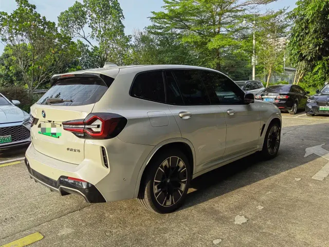 BMW iX3 — Фото автомобиля 7