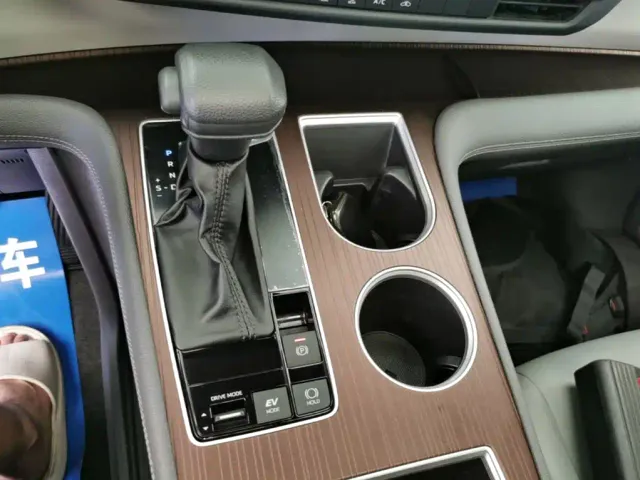 Toyota Granvia — Фото автомобиля 13