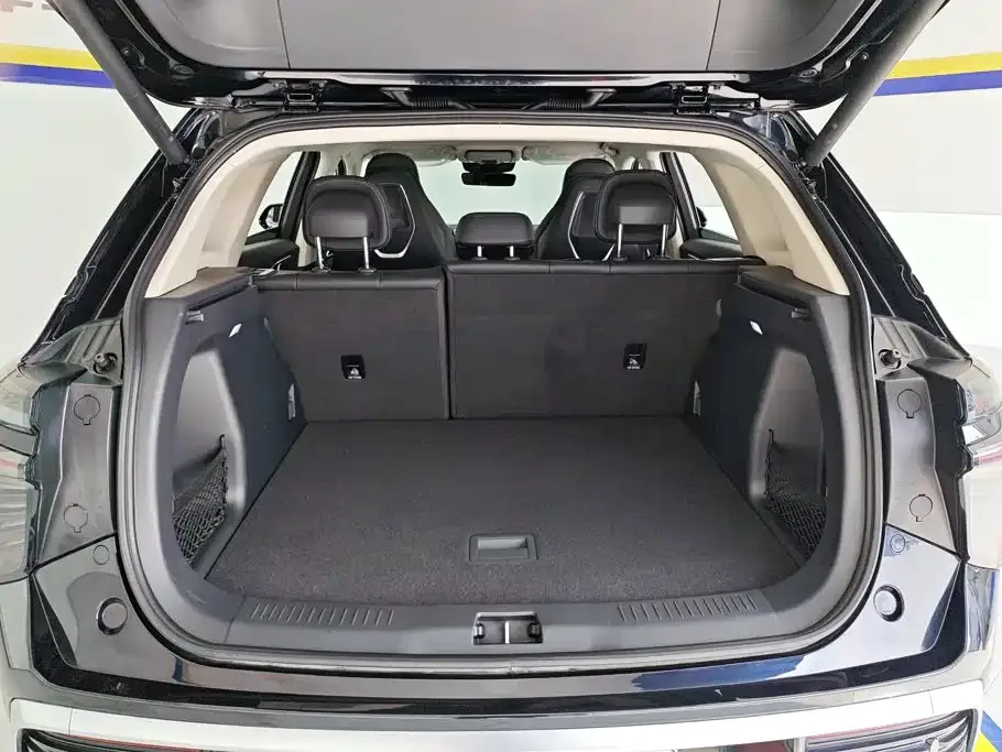 Hongqi Hongqi HS3 PHEV 2024 PHEV 115km Power Edition — Фото автомобиля 4