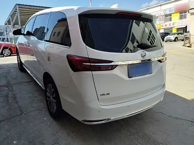 Buick GL8 — Фото автомобиля 4