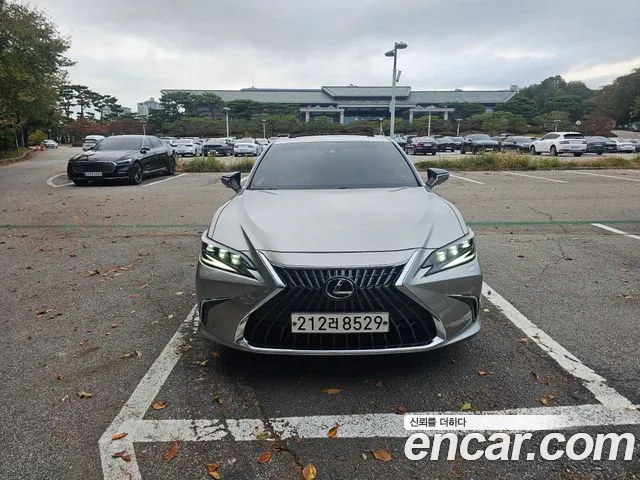 Lexus ES 7th Gen — Фото автомобиля 3