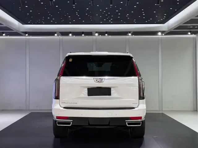 Cadillac Escalade — Фото автомобиля 8