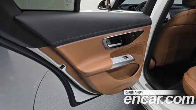 Mercedes-Benz E-Class — Фото автомобиля 22