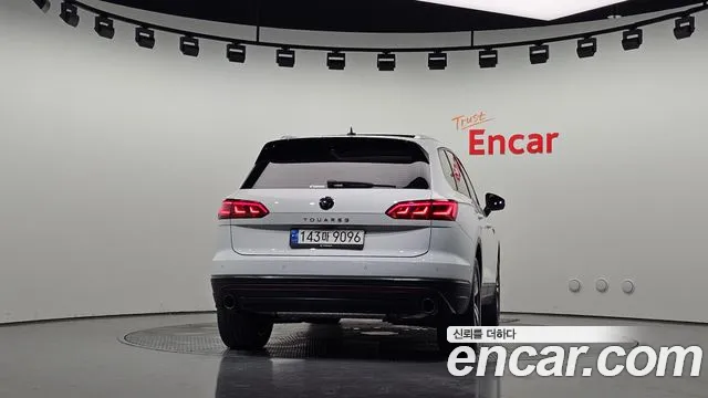 Volkswagen Touareg Touareg 3 поколение 3.0 TDI Premium — Фото автомобиля 4