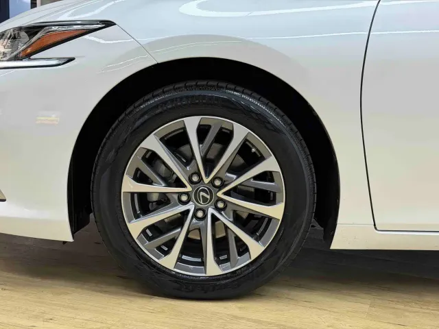 Lexus ES — Фото автомобиля 5