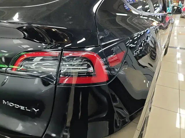 Tesla Model Y — Фото автомобиля 7