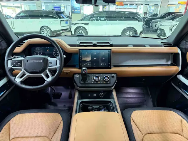 Land Rover Defender — Фото автомобиля 10