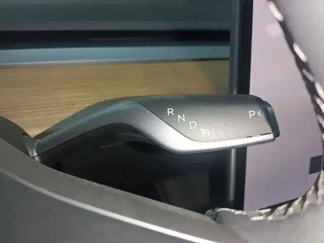 Tesla Model 3 — Фото автомобиля 13