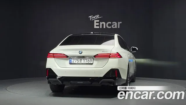 BMW 5-Series — Фото автомобиля 4