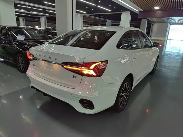 Roewe i5 — Фото автомобиля 6