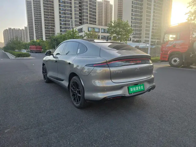 IM Motors LS6 — Фото автомобиля 7