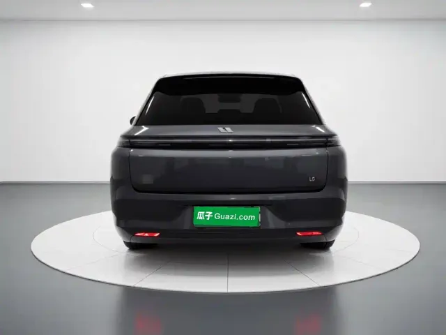 Li Auto L8 — Фото автомобиля 5