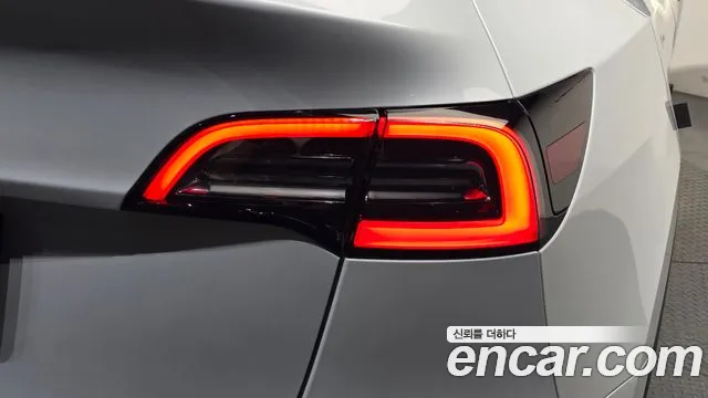 Tesla Model Y — Фото автомобиля 8