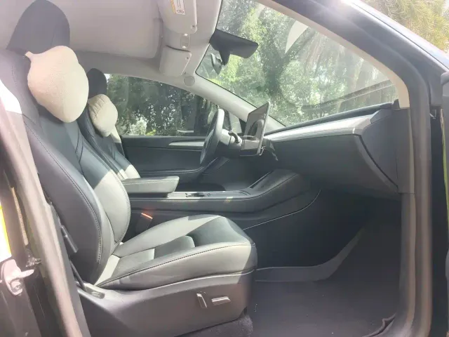 Tesla Model Y — Фото автомобиля 11