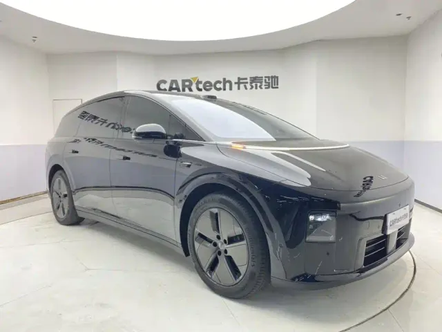 Li Auto i8 — Фото автомобиля 2