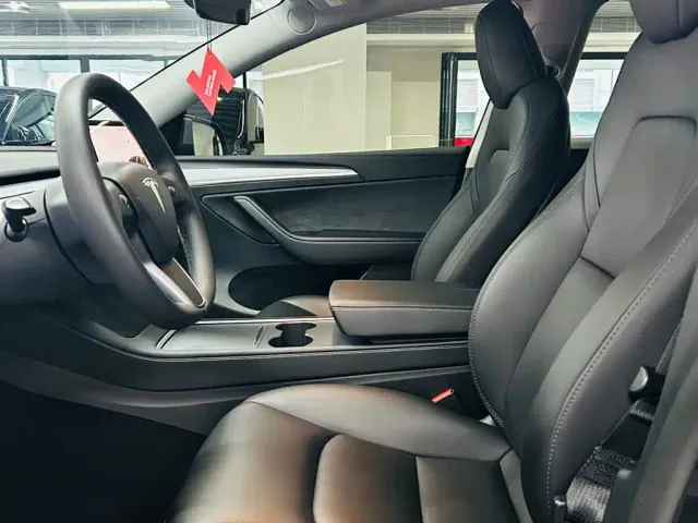 Tesla Model Y — Фото автомобиля 7