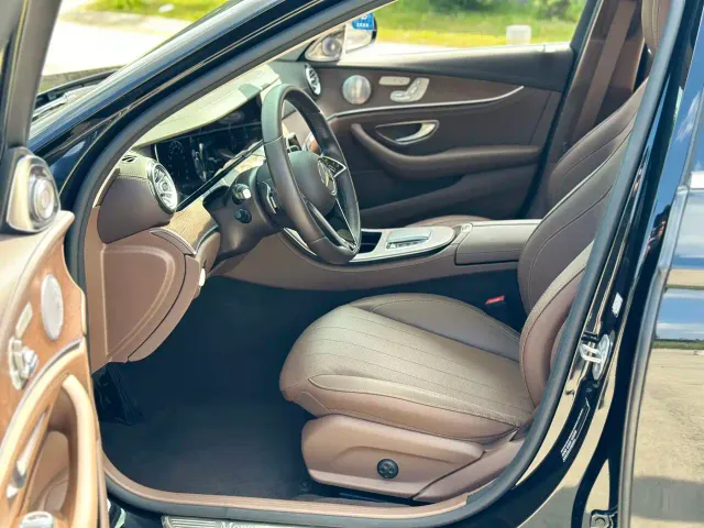 Mercedes-Benz E-Class — Фото автомобиля 5