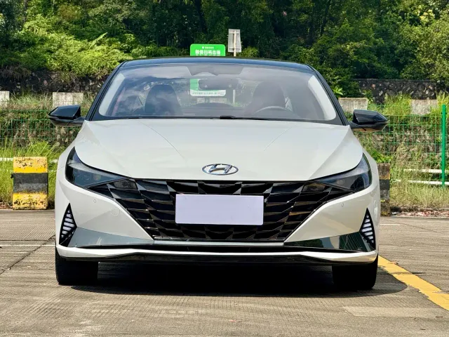 Hyundai Elantra — Фото автомобиля 2