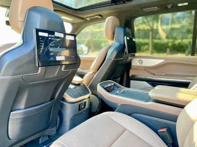 Lincoln Navigator — Фото автомобиля 17