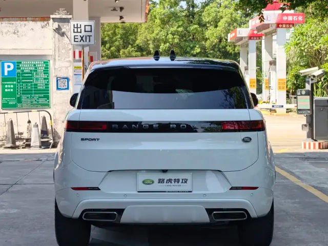 Land Rover Range Rover Sport — Фото автомобиля 11