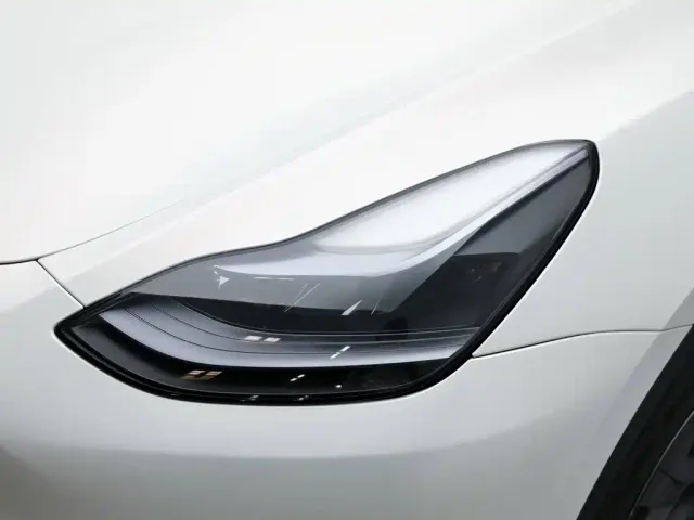 Tesla Model Y — Фото автомобиля 7